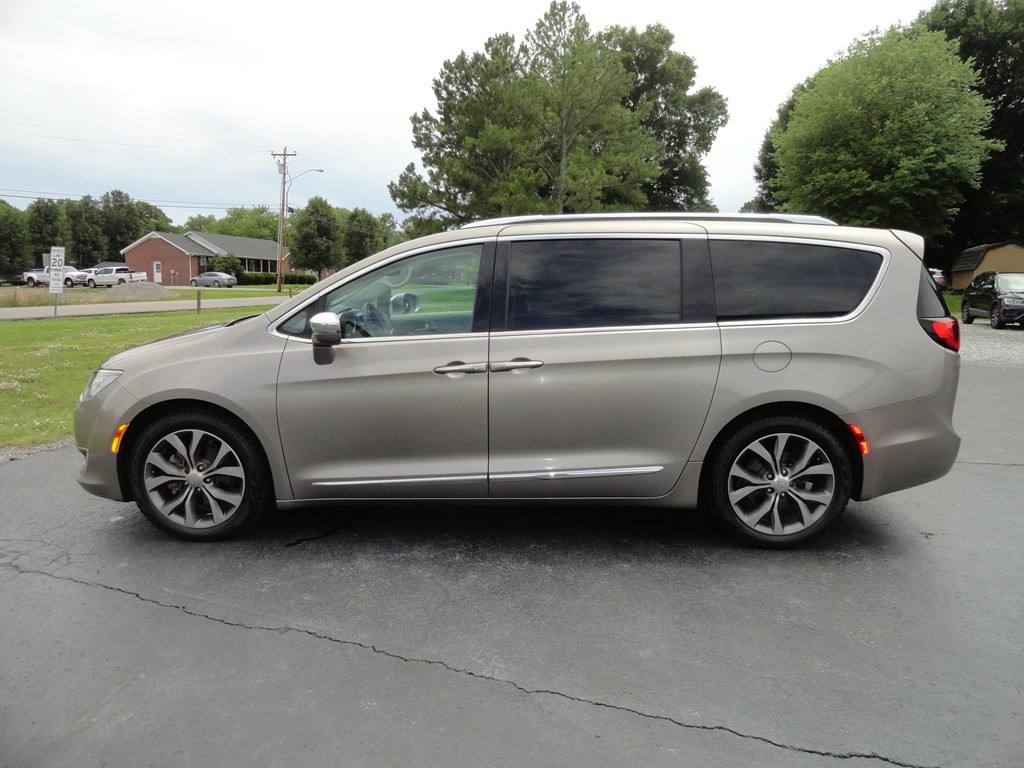 2017 Chrysler Pacifica Image 7