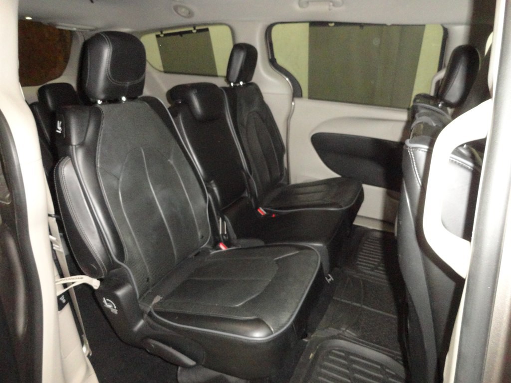 2017 Chrysler Pacifica Image 8