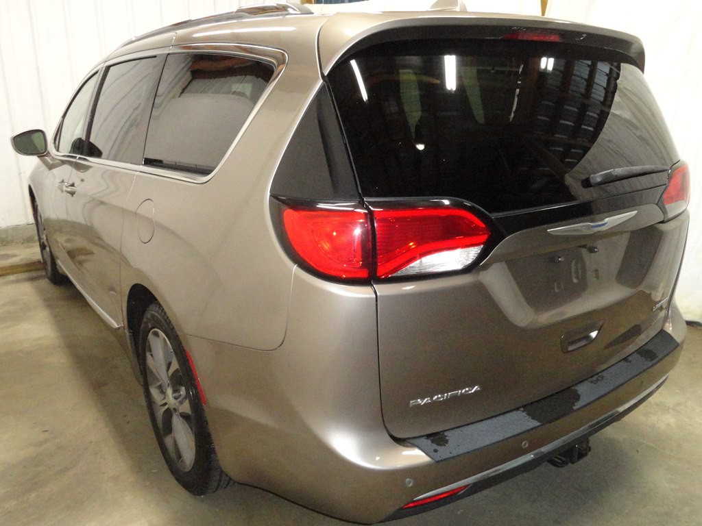 2017 Chrysler Pacifica Image 13
