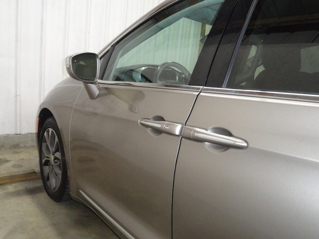2017 Chrysler Pacifica Image 15