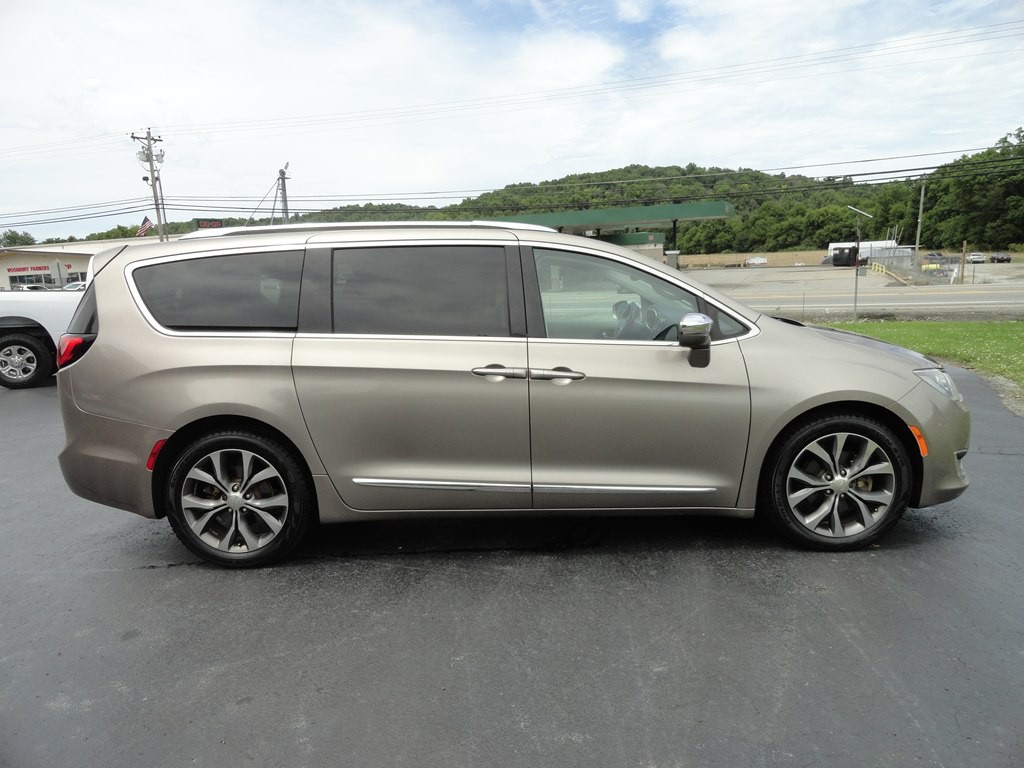 2017 Chrysler Pacifica Image 19