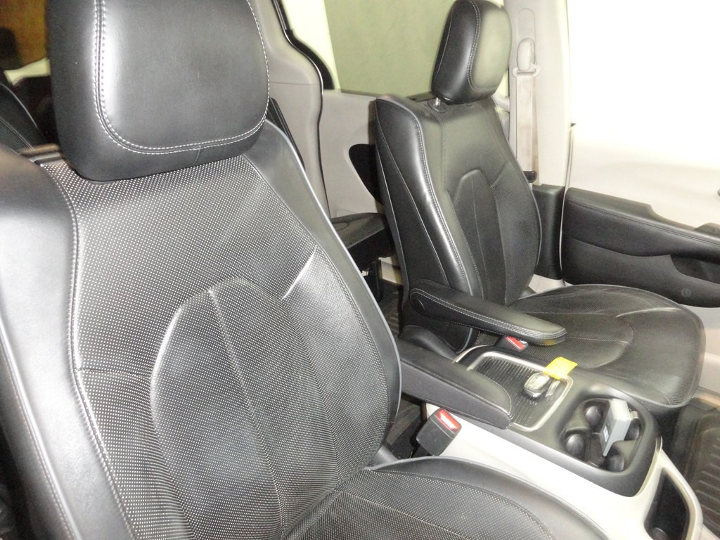 2017 Chrysler Pacifica Image 24