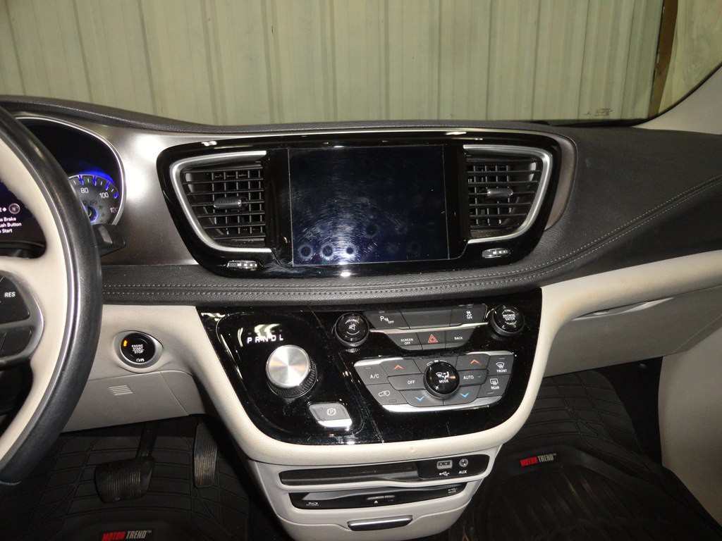 2017 Chrysler Pacifica Image 28