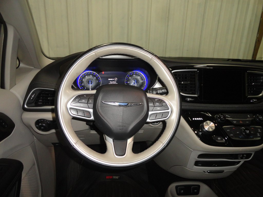 2017 Chrysler Pacifica Image 29
