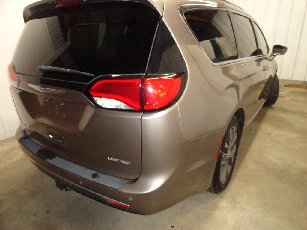 2017 Chrysler Pacifica Image 32