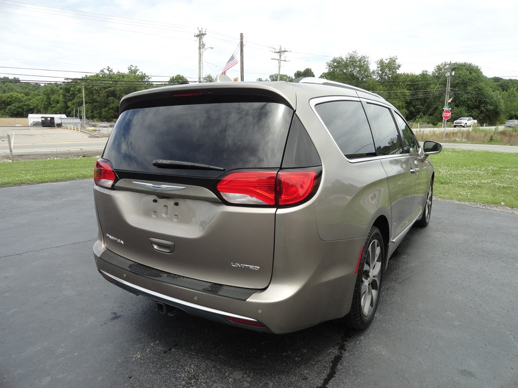 2017 Chrysler Pacifica Image 34
