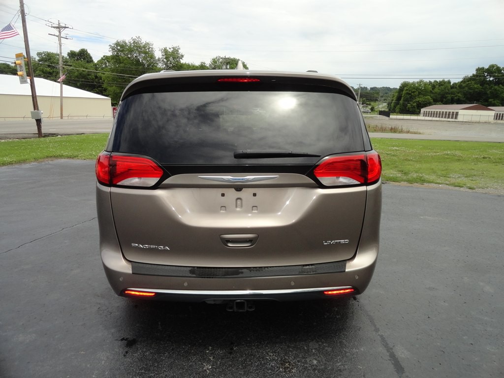 2017 Chrysler Pacifica Image 35