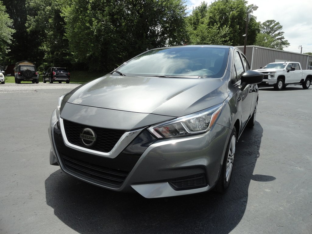 2021 Nissan Versa Image 2