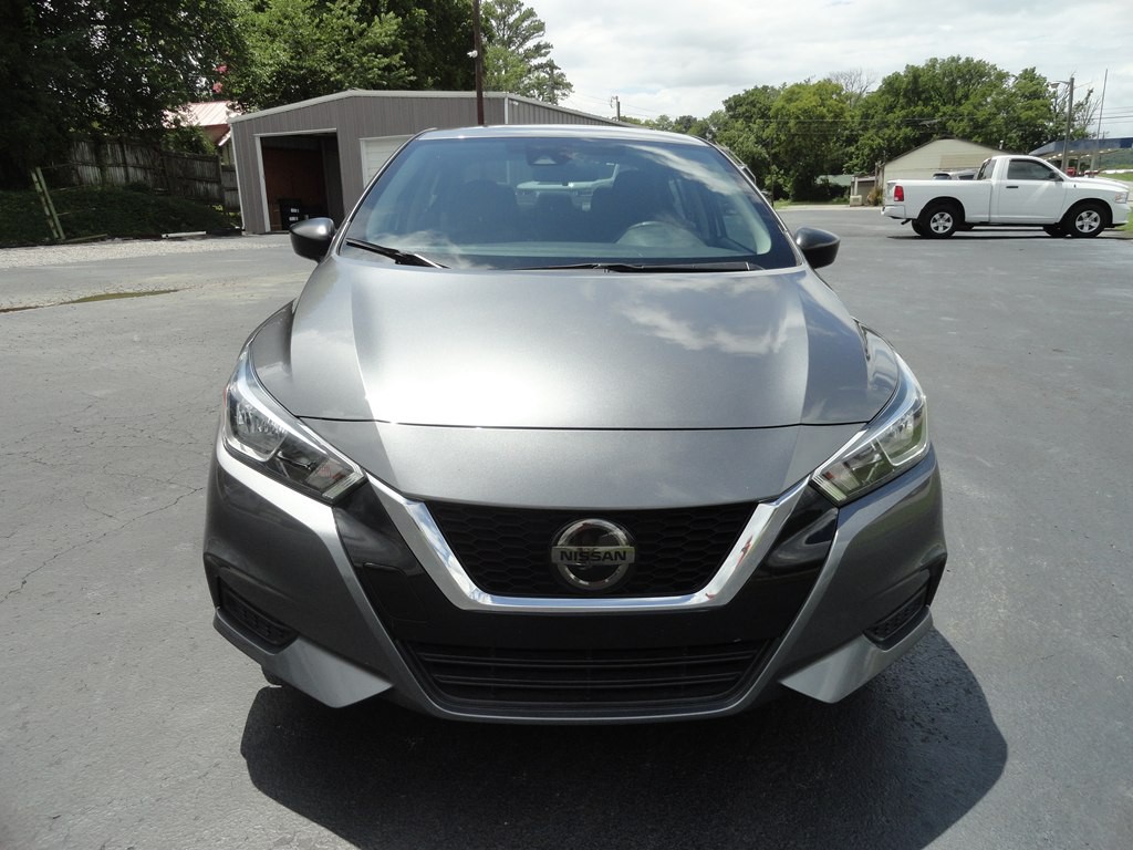 2021 Nissan Versa Image 3