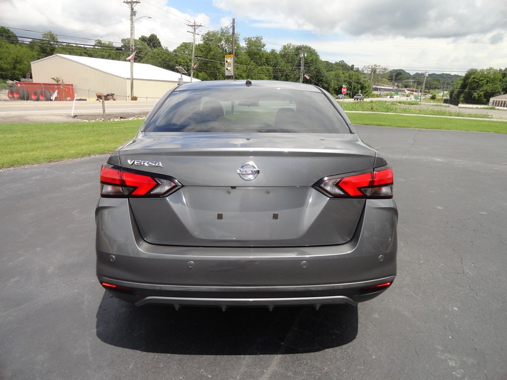 2021 Nissan Versa Image 6