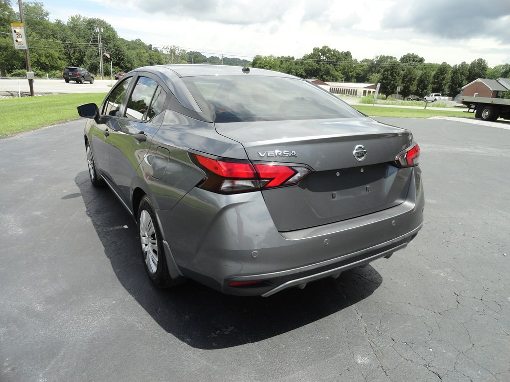 2021 Nissan Versa Image 7