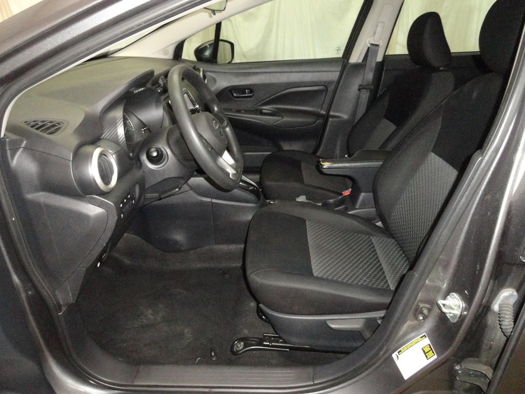 2021 Nissan Versa Image 8