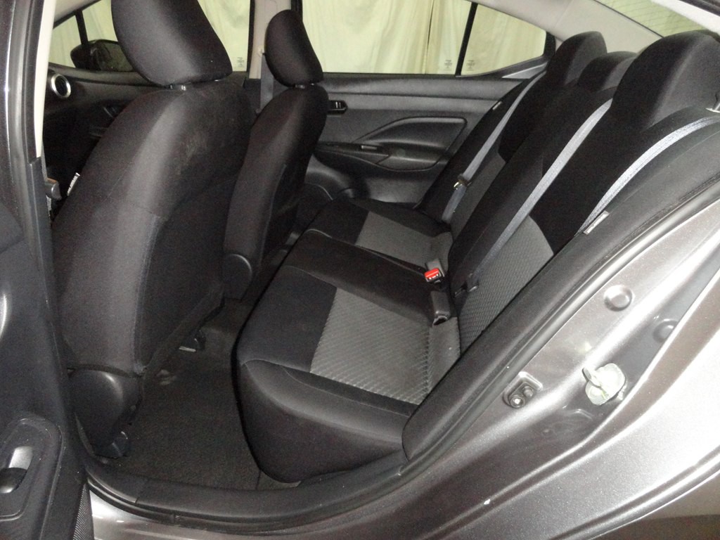 2021 Nissan Versa Image 9