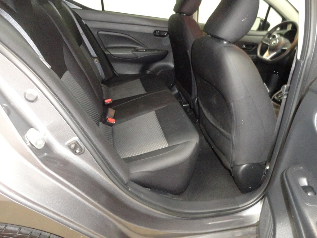 2021 Nissan Versa Image 10