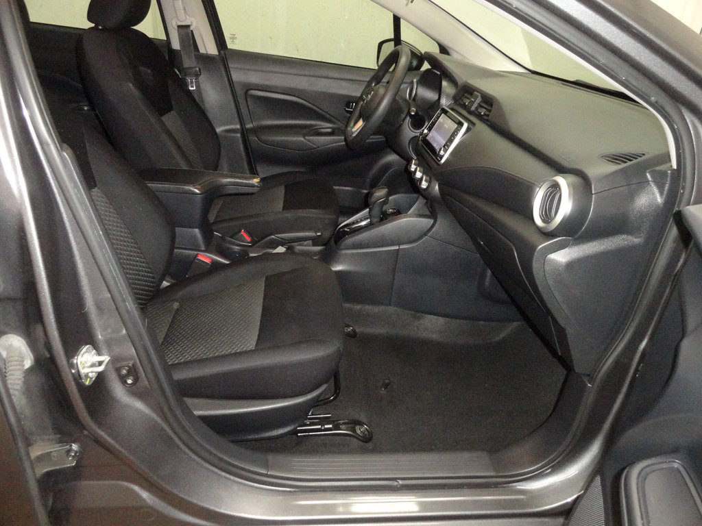 2021 Nissan Versa Image 11