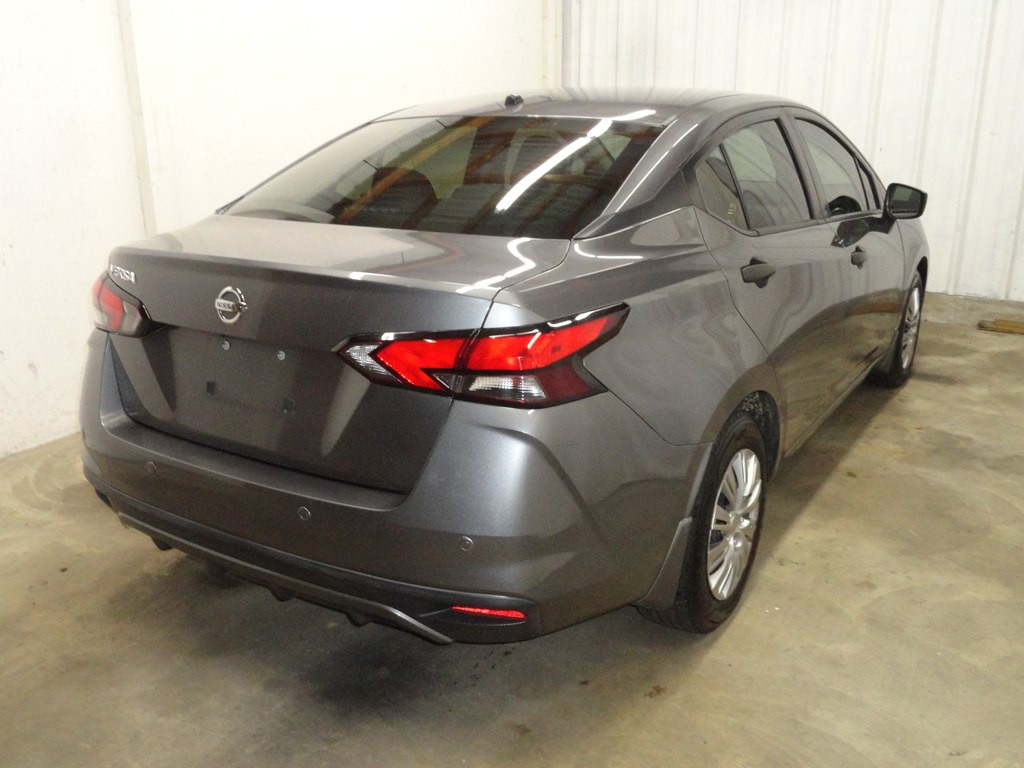2021 Nissan Versa Image 12