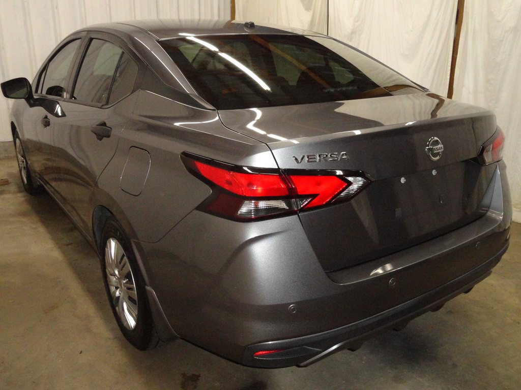 2021 Nissan Versa Image 14