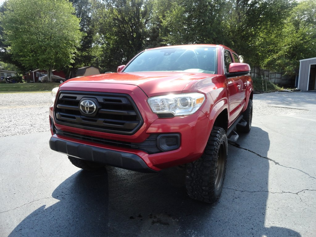 2018 Toyota Tacoma Image 2
