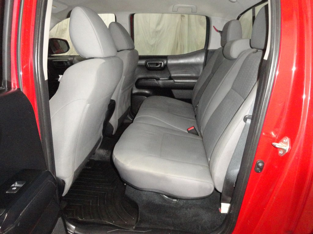 2018 Toyota Tacoma Image 10