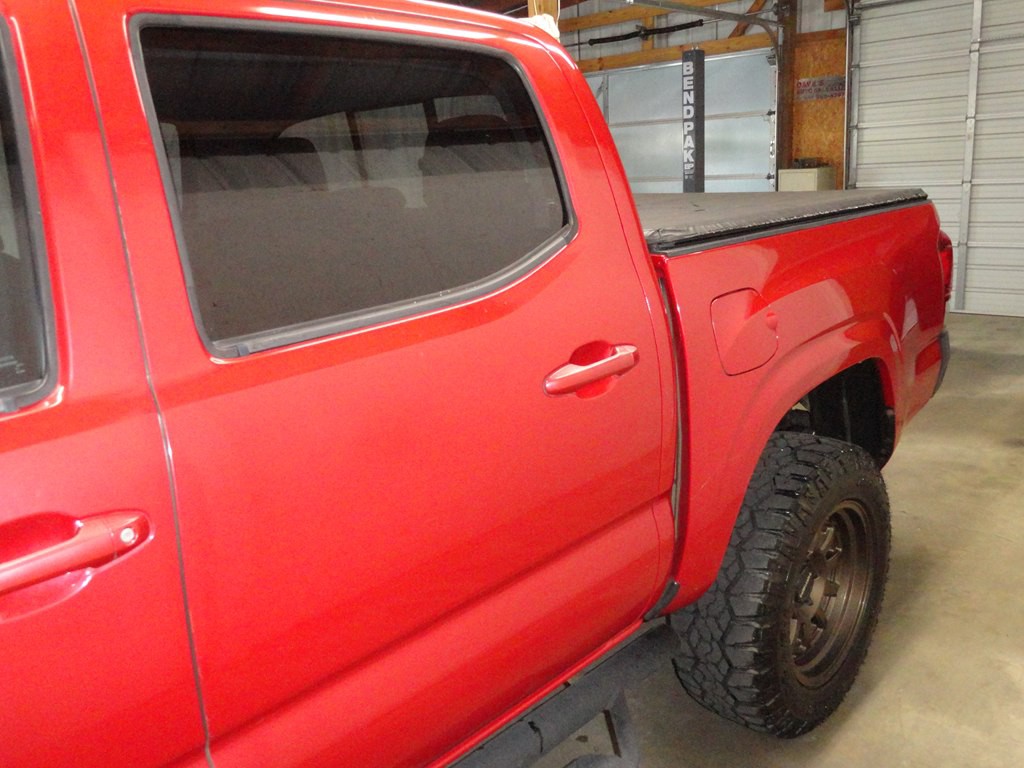 2018 Toyota Tacoma Image 16