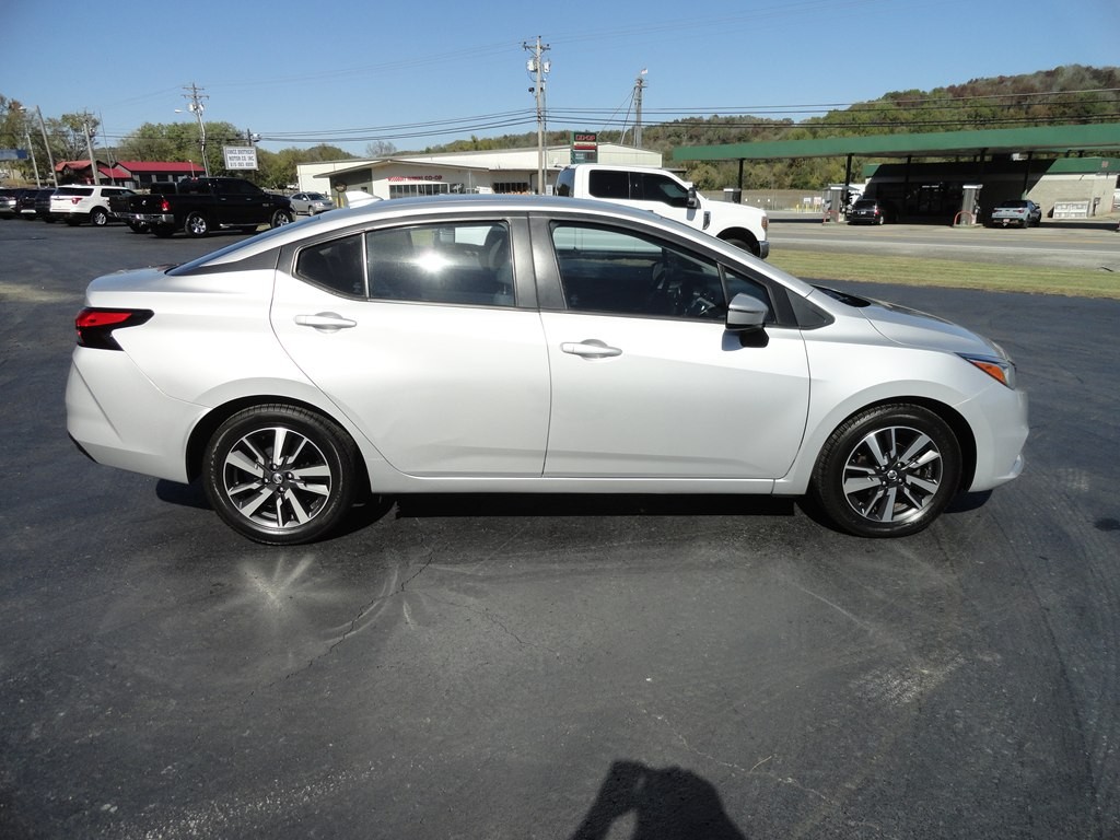 2020 Nissan Versa Image 4