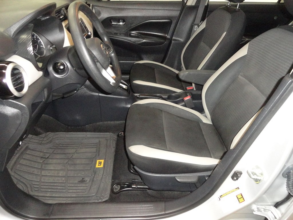 2020 Nissan Versa Image 9
