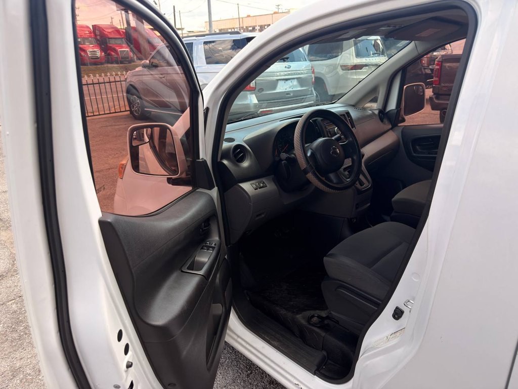 2016 Nissan NV200 Image 10
