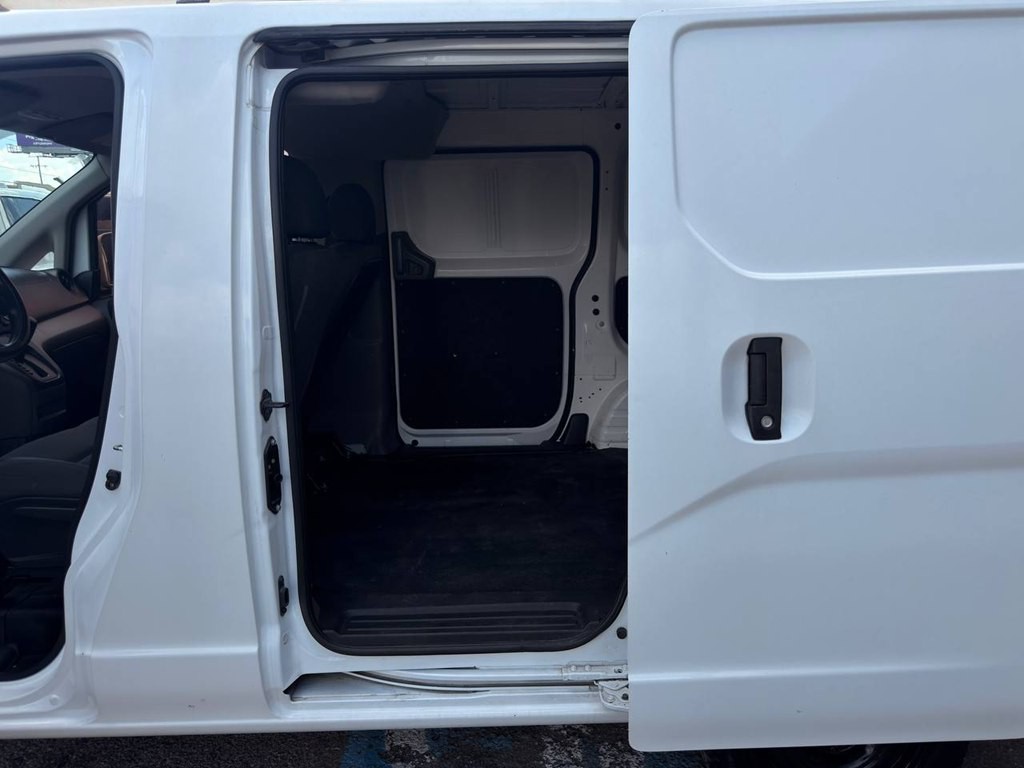 2016 Nissan NV200 Image 11