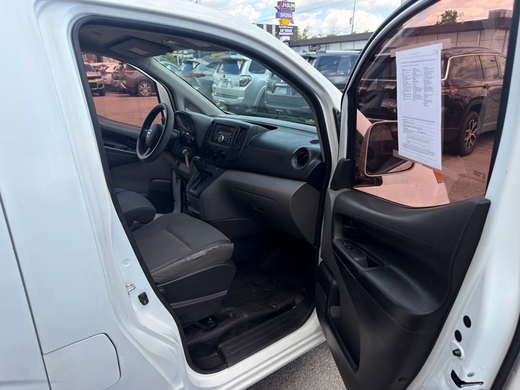 2016 Nissan NV200 Image 12