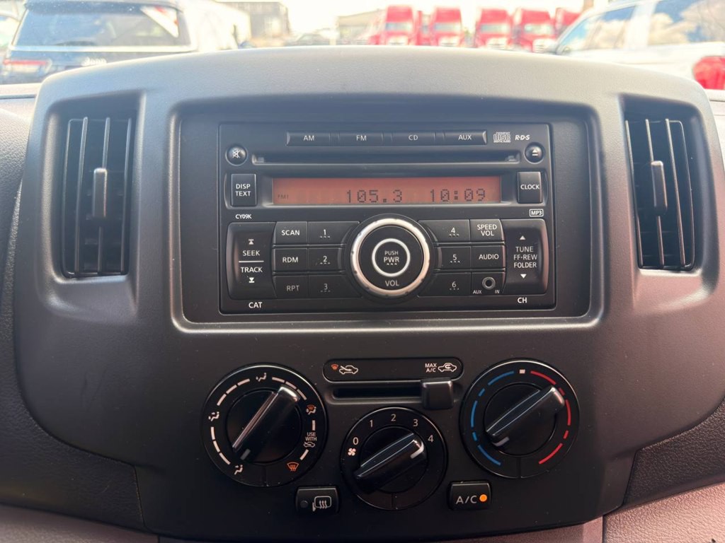 2016 Nissan NV200 Image 27