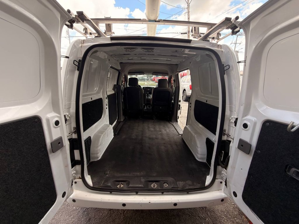 2016 Nissan NV200 Image 41