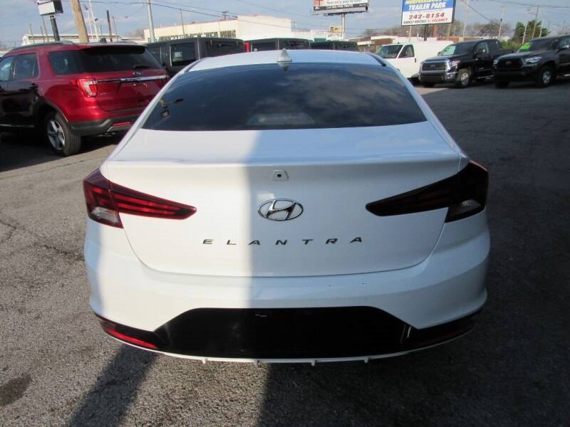 2019 Hyundai Elantra Image 4