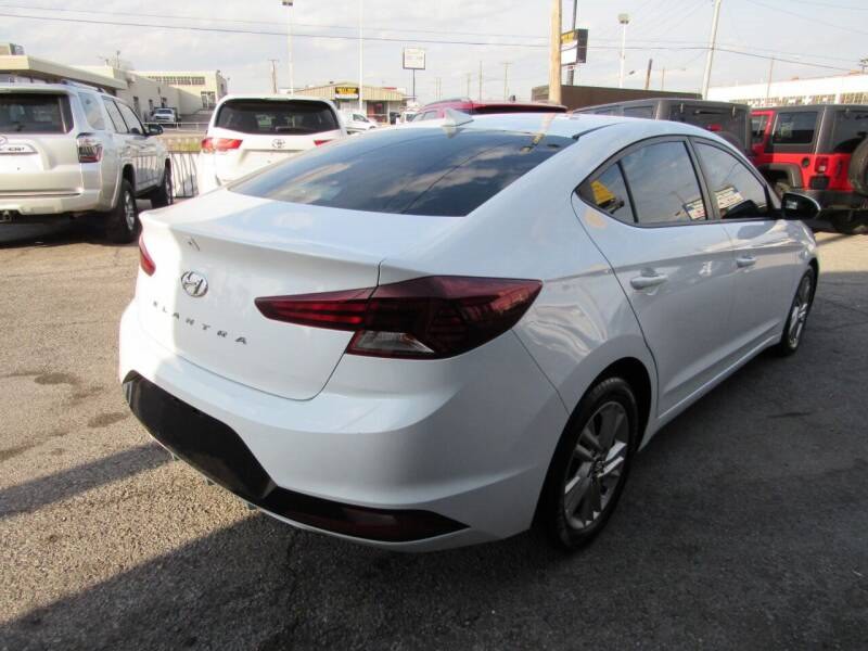2019 Hyundai Elantra Image 5