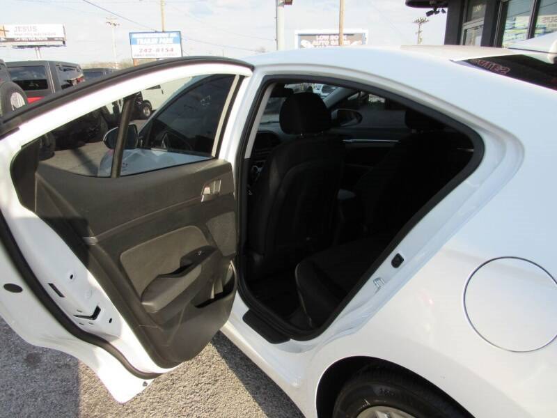 2019 Hyundai Elantra Image 10