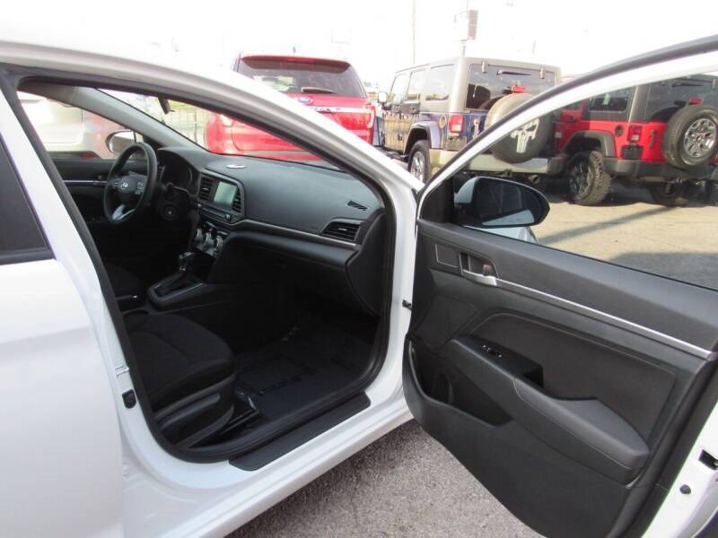 2019 Hyundai Elantra Image 11