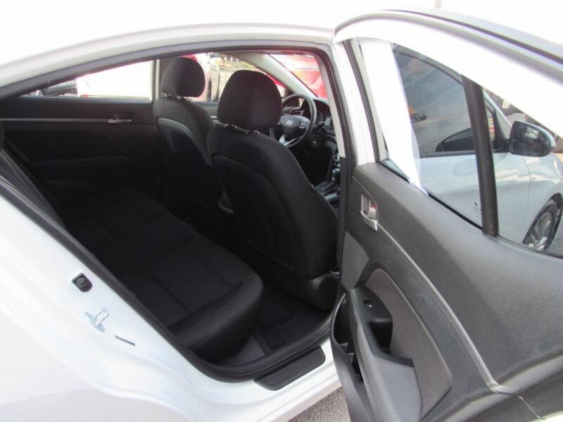 2019 Hyundai Elantra Image 12