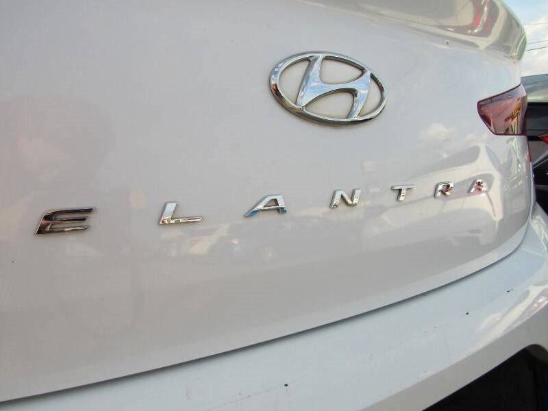 2019 Hyundai Elantra Image 16