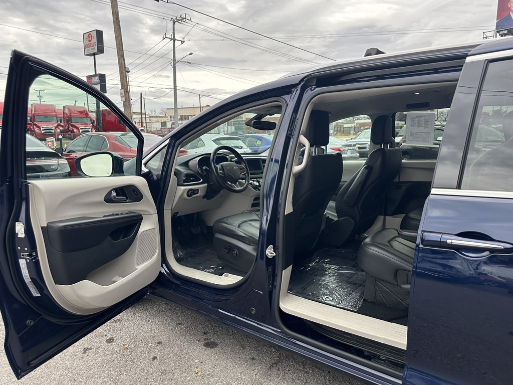 2020 Chrysler Pacifica Image 8