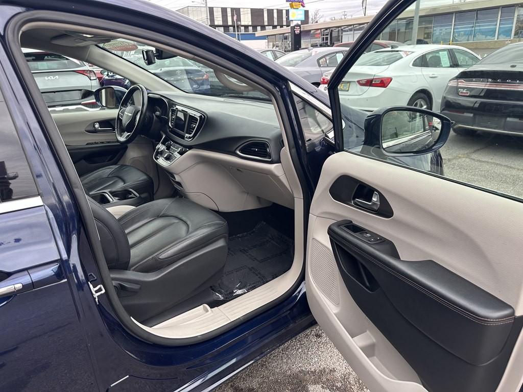 2020 Chrysler Pacifica Image 12