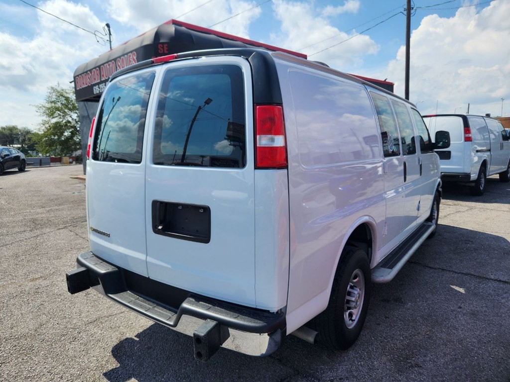 2022 Chevrolet Express Image 4