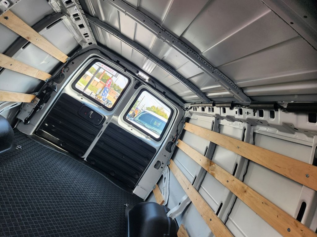 2022 Chevrolet Express Image 12
