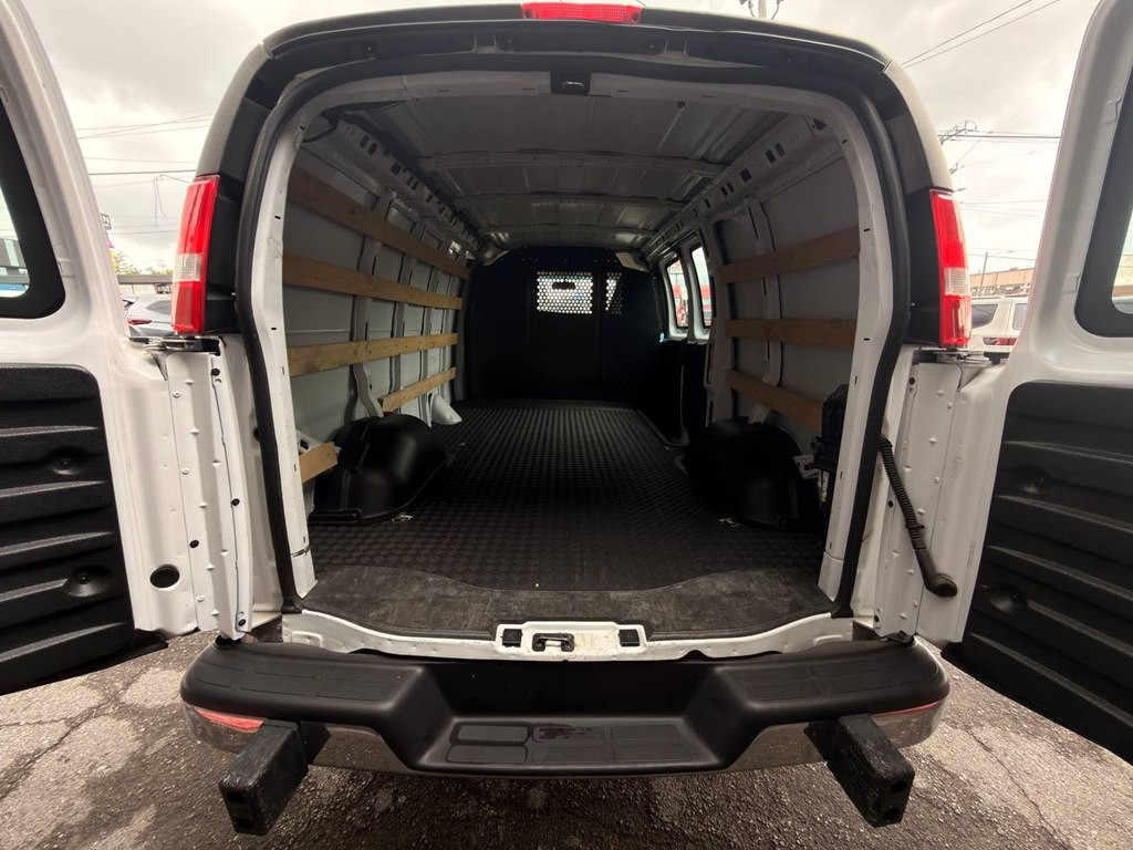2022 Chevrolet Express Image 11