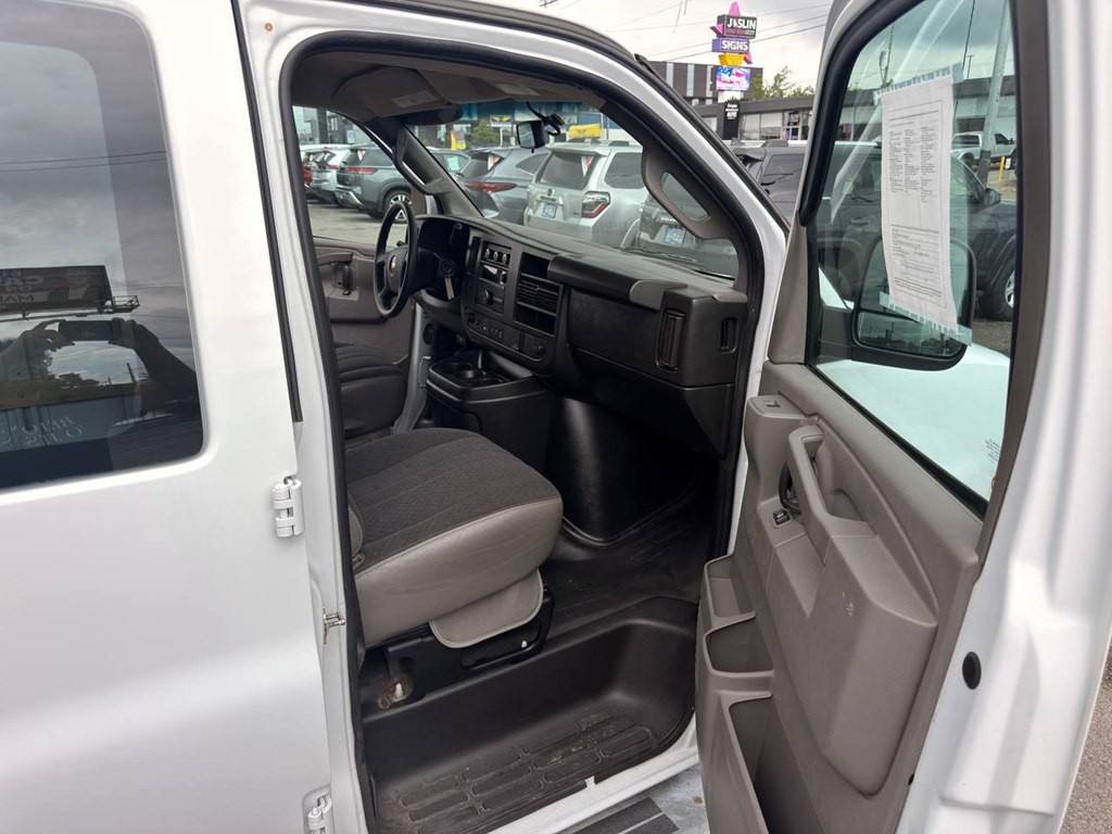 2022 Chevrolet Express Image 12