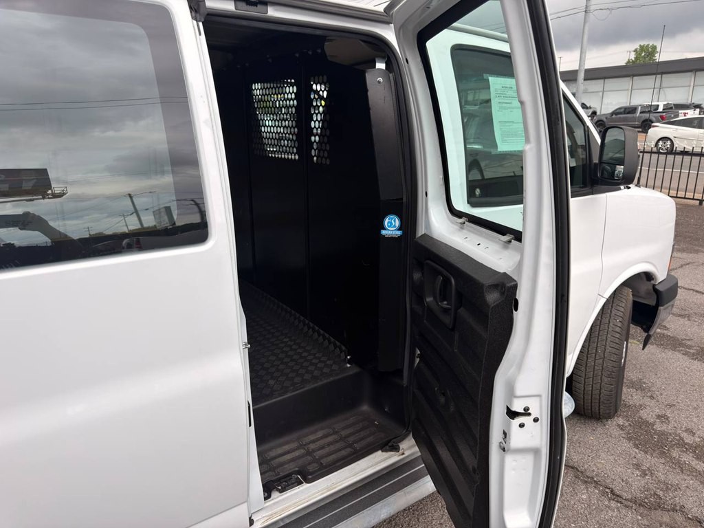 2022 Chevrolet Express Image 13