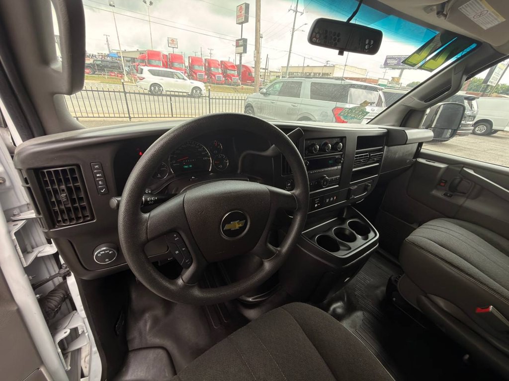 2022 Chevrolet Express Image 15