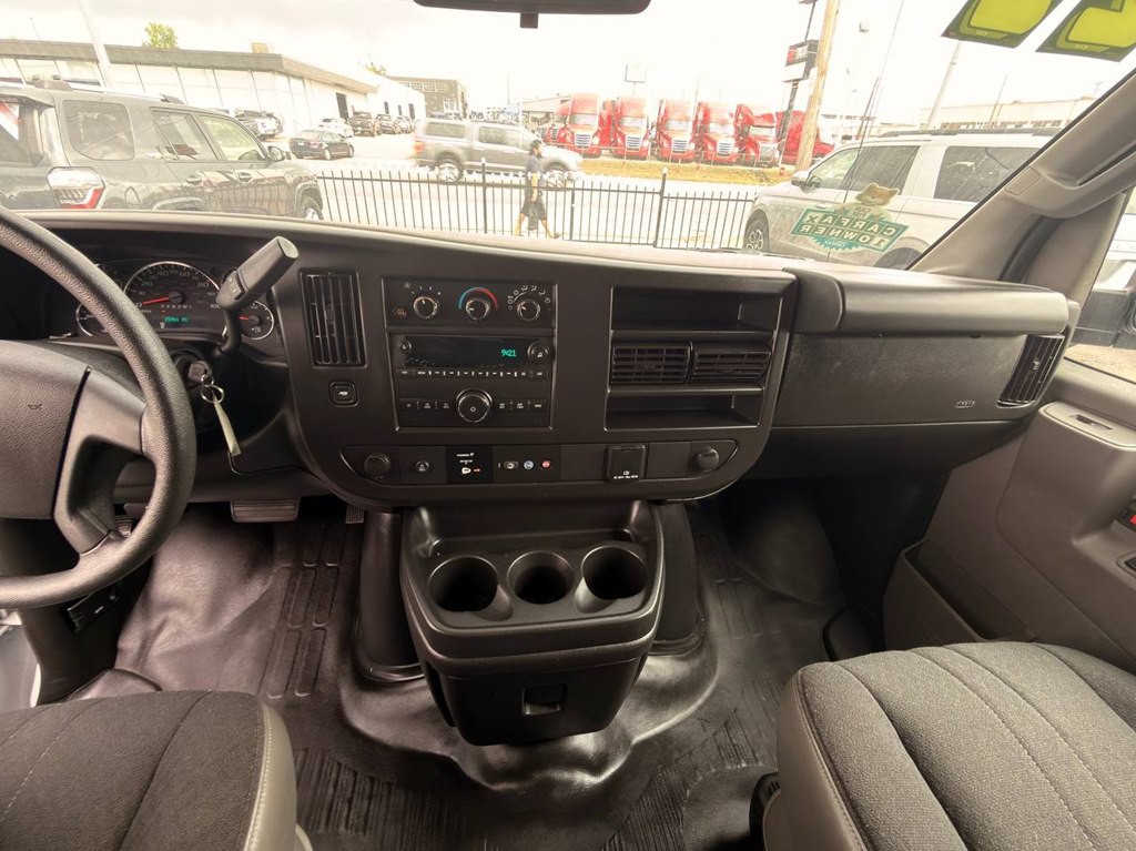 2022 Chevrolet Express Image 16