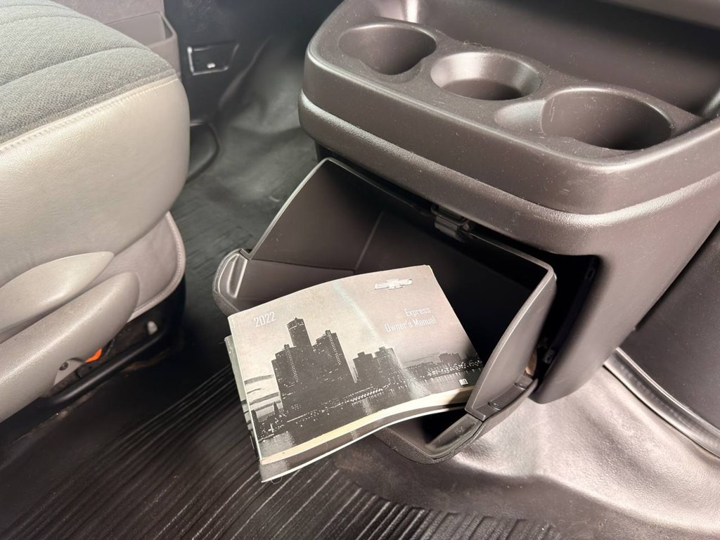 2022 Chevrolet Express Image 19