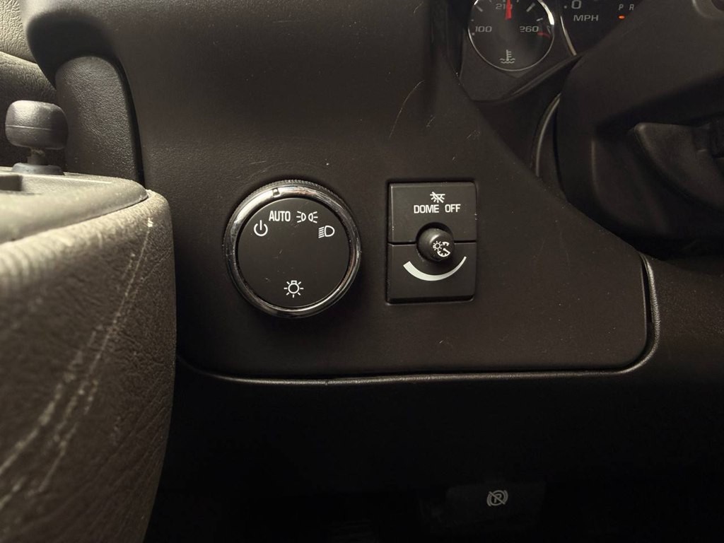 2022 Chevrolet Express Image 22