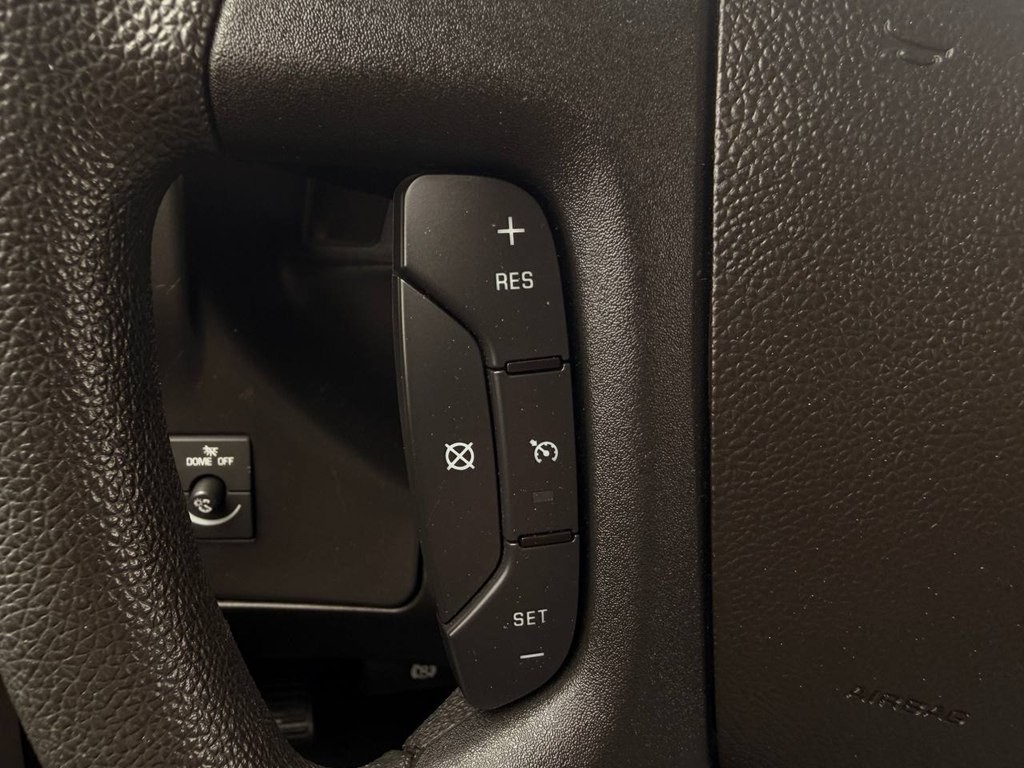 2022 Chevrolet Express Image 25