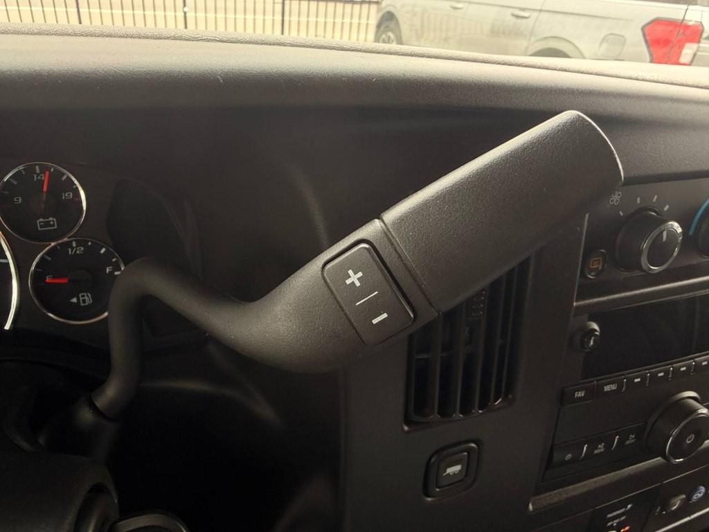 2022 Chevrolet Express Image 28
